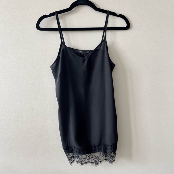 𝅺⭐️2 FOR $20⭐️ COMO BLACK Camisole Blouse With Lace Hem. Black size Small. - Picture 2 of 12